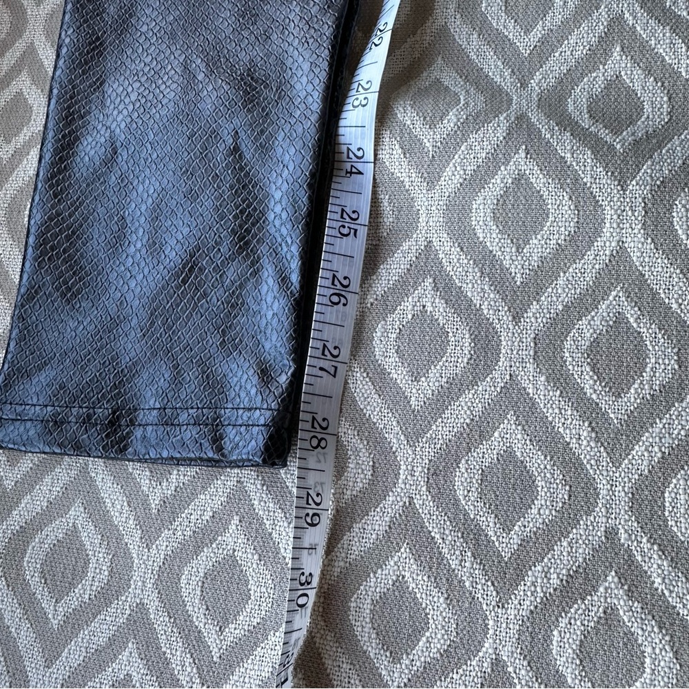 7 For All Mankind Women's Snakeskin Leggings sz S Night Out Rocker - Picture 7 of 11